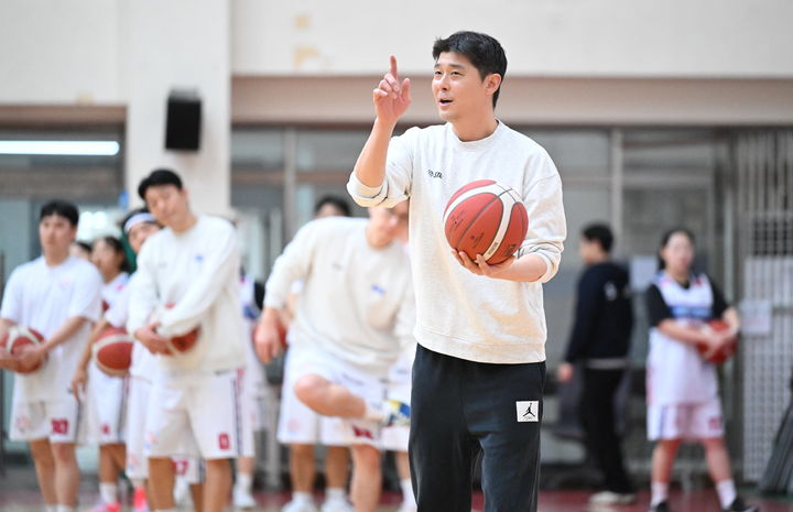 [서울=뉴시스] 프로농구 부산 KCC의 김도수 신임 수석코치. (사진=KBL 제공) photo@newsis.com *재판매 및 DB 금지