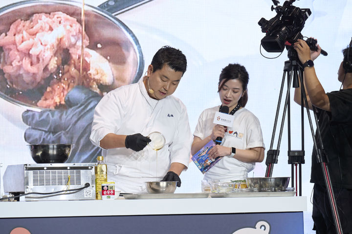 16일 타이완 타이베이에서 열린 ‘2026 K-관광 로드쇼’ 중 정호영 셰프의 요리 시연. (사진=한국관광공사) *재판매 및 DB 금지