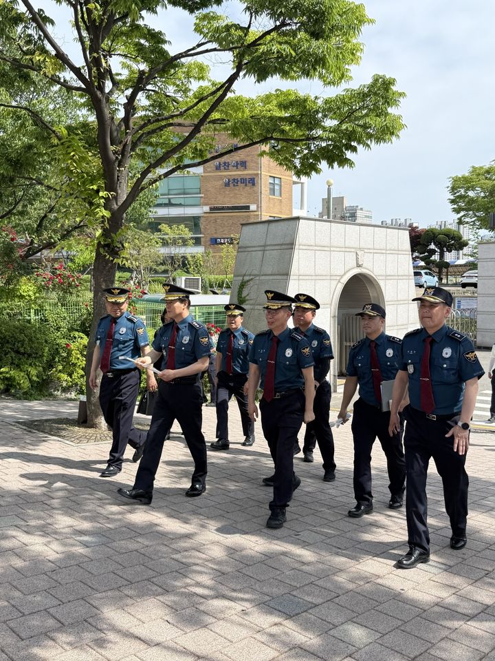 인천경찰청 학교 치안 현장 방문. (사진=인천경찰청 제공) 2026.05.18. photo@newsis.com *재판매 및 DB 금지