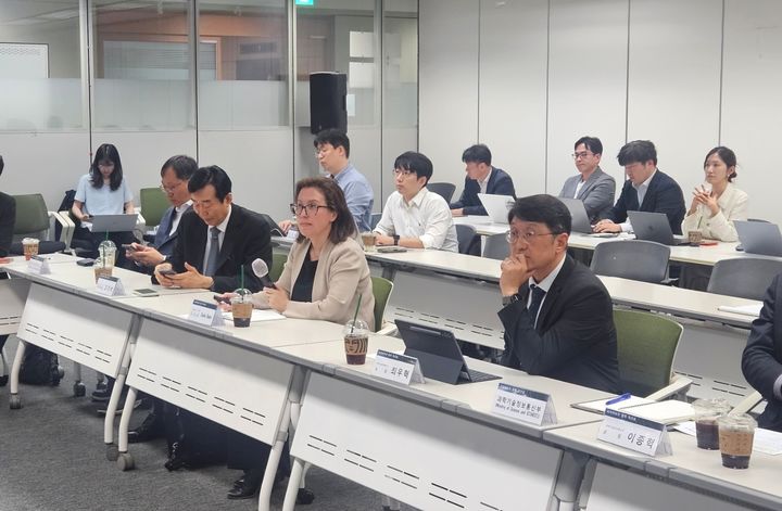 [서울=뉴시스] 과학기술정보통신부는 18일 외교부, 국가정보원, 금융위원회, 국가 인공지능전략위원회, 인공지능안전연구소, 한국인터넷진흥원, 금융보안원과 함께 오픈AI와 'AI 보안 관련 실무 워크숍'을 개최했다고 밝혔다. (사진=과기정통부 제공) 2026.05.18. photo@newsis.com *재판매 및 DB 금지
