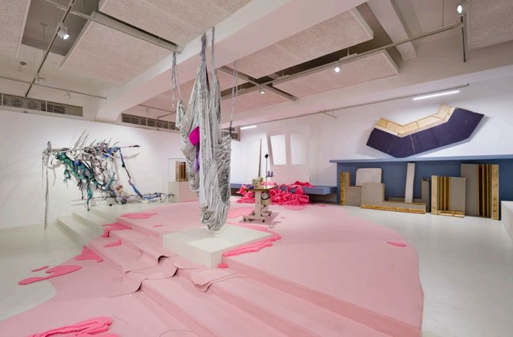 오프 더 화이트: 주름과 망루 Off the White: Fold and Watchtower 전시 전경 *재판매 및 DB 금지