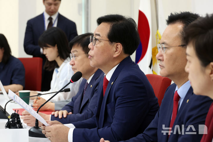 [서울=뉴시스] 고승민 기자 = 송언석 국민의힘 원내대표가 지난 18일 서울 여의도 국회에서 6.3 지방선거 현안 관련 기자간담회를 하고 있다. 2026.05.18. kkssmm99@newsis.com