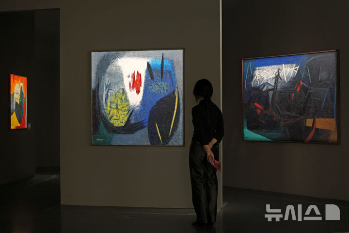 [서울=뉴시스] 박진희 기자 = 서울시립미술관은 18일 서울 중구 서울시립미술관 본관에서 한국 추상 미술의 선구자 유영국(19162002) 탄생 110주년을 기념하여 유영국미술문화재단과 조선일보사와 함께 회고전 '유영국: 산은 내 안에 있다' 기자간담회를 갖고 작가의 60여 년 화업을 선보이고 있다. 2026.05.18. pak7130@newsis.com