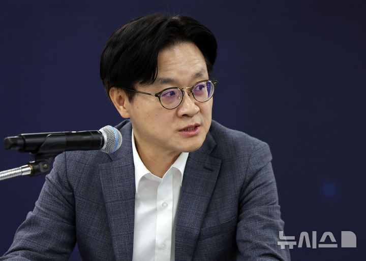 [서울=뉴시스] 홍효식 기자 = 김정관 산업통상부 장관이 지난 18일 서울 영등포구 SK증권빌딩에서 열린 산업성장펀드 출범식 및 산업금융 전략회의에서 인사말하고 있다. 2026.05.18. yesphoto@newsis.com