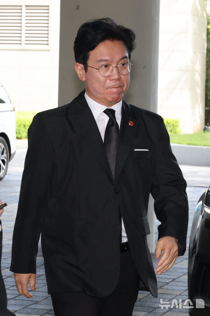 들어가는 김영훈 장관 김영훈 노동부 장관 취임