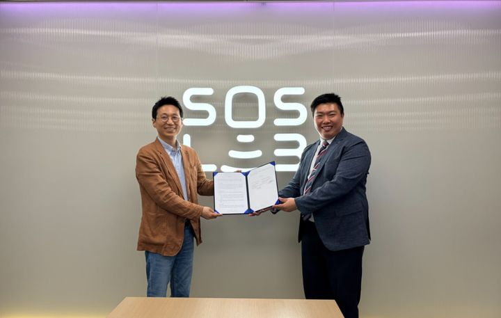 (왼쪽)김태상 LG CNS 스마트시티사업 담당, (오른쪽)정지성 에스오에스랩 대표이사. (사진=에스오에스랩) *재판매 및 DB 금지