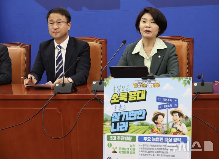 [서울=뉴시스] 조성봉 기자 = 한정애 더불어민주당 정책위의장이 19일 오전 서울 여의도 국회에서 열린 원내대책회의에서 발언을 하고 있다.2026.05.19. suncho21@newsis.com