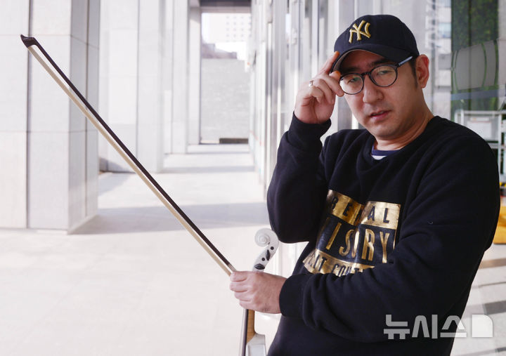 [서울=뉴시스] 유명 바이올리니스트 유진 박이 3일 오전 서울 중구 충무로 뉴시스 본사에서 데뷔 20주년을 기념하는 콘서트를 앞두고 뉴시스와 인터뷰를 하고 사진 포즈를 취하고 있다. (사진=뉴시스DB). 2026.05.19. photo@newsis.com