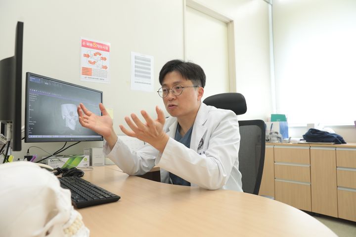 [서울=뉴시스] 한림대동탄성심병원은 지난달 30일 켈로이드 수술·방사선 병합치료 800례를 돌파했다고 19일 밝혔다. (사진=한림대동탄성심병원 제공) 2025.05.19. photo@newsis.com *재판매 및 DB 금지