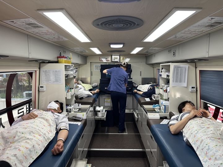 [서울=뉴시스] 한림대학교춘천성심병원은 지난 15일 'We路(위로)캠페인 생명나눔 사랑의 헌혈행사'를 실시했다고 19일 밝혔다. (사진=한림대추천성심병원 제공) 2026.05.19. photo@newsis.com *재판매 및 DB 금지