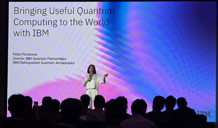 페트라 플로리주네 IBM 퀀텀 글로벌 세일즈 총괄 디렉터가 19일 서울 콘래드호텔에서 열린 'IBM 아시아태평양 퀀텀 커넥트' 행사에서 발표하고 있다. (사진=IBM 제공) *재판매 및 DB 금지