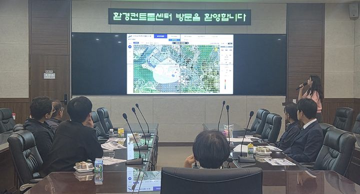 [안산=뉴시스] 안산시가 14일 환경컨트롤타워에서 견학 프로그램을 진행 중이다. (사진=안산시 제공) 2026.05.19. photo@newsis.com *재판매 및 DB 금지