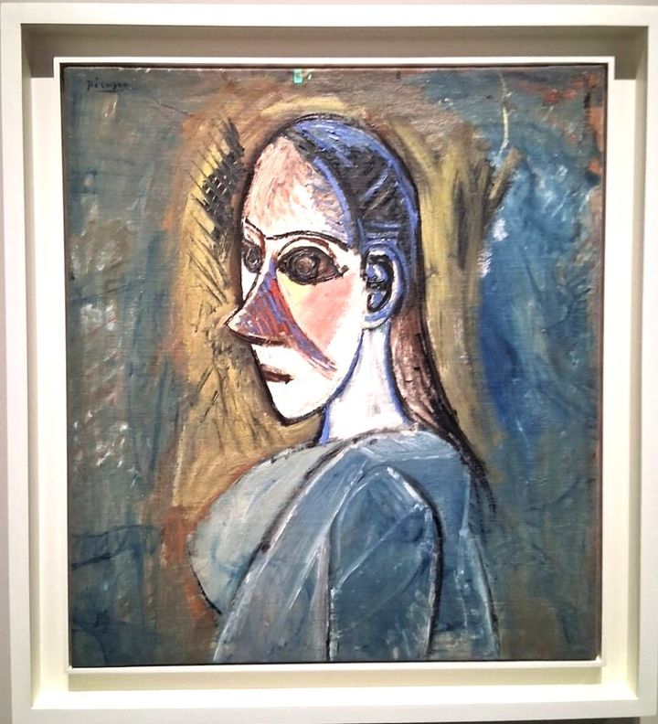 [사진=박현주 미술전문기자]19일 서울 여의도 ‘센터 퐁피두 한화(Centre Pompidou Hanwha)’에서 공개된 개관전 ‘큐비즘: 시각의 혁신(The Cubists: Inventing Modern Vision)’에 전시된 파블로 피카소의 유화 ‘여인의 흉상(Bust of a Woman·1907)’. 미국 뉴욕현대미술관(MoMA) 소장품으로, 피카소의 대표작 ‘아비뇽의 처녀들’과 같은 해 제작된 작품이다. 아프리카 조각의 영향과 얼굴의 기하학적 분할이 드러나며, 큐비즘의 탄생을 예고한 초기 실험작으로 평가된다.2026.05.19. hyun@newsis.com *재판매 및 DB 금지
