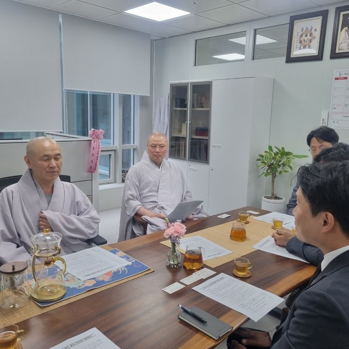[서울=뉴시스]국무조정실 범정부 생명지킴추진본부는 19일 불교종단협의회에서 종단 관계자와 함께 자살예방 및 생명존중 활동 협력회의를 개최했다. (사진=총리실 제공) photo@newsis.com *재판매 및 DB 금지