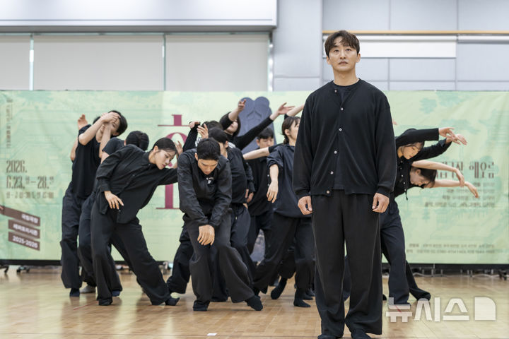  [서울=뉴시스]19일 오후 서울 중구 국립극장 뜰아래연습장에서 국립창극단 신작 '효명' 시연회가 열렸다. 효명세자 역을 맡은 이광복이 열연하고 있다. (사진=국립극장 제공)