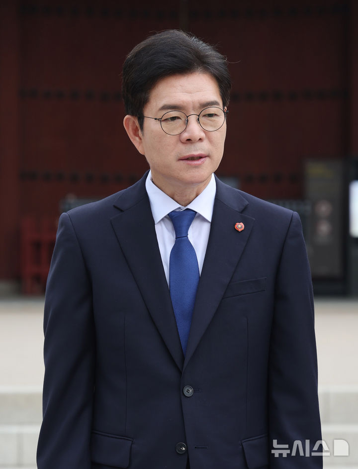 [서울=뉴시스] 배훈식 기자 = 정원오 더불어민주당 서울시장 후보가 19일 오전 서울 중구 대한문 앞에서 열린 서울-제주 정책협약식에서 발언하고 있다. 2026.05.19. dahora83@newsis.com