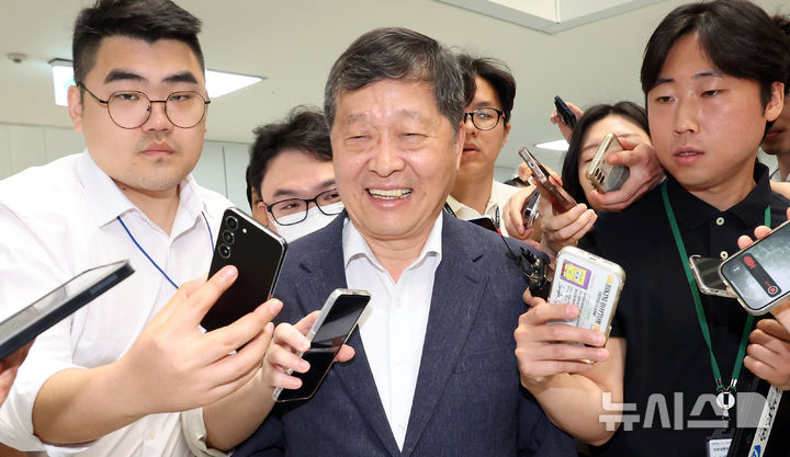 정부세종청사에서 삼성전자 노사 협상 관련 발언을 하는 중앙노동위원회 관계자