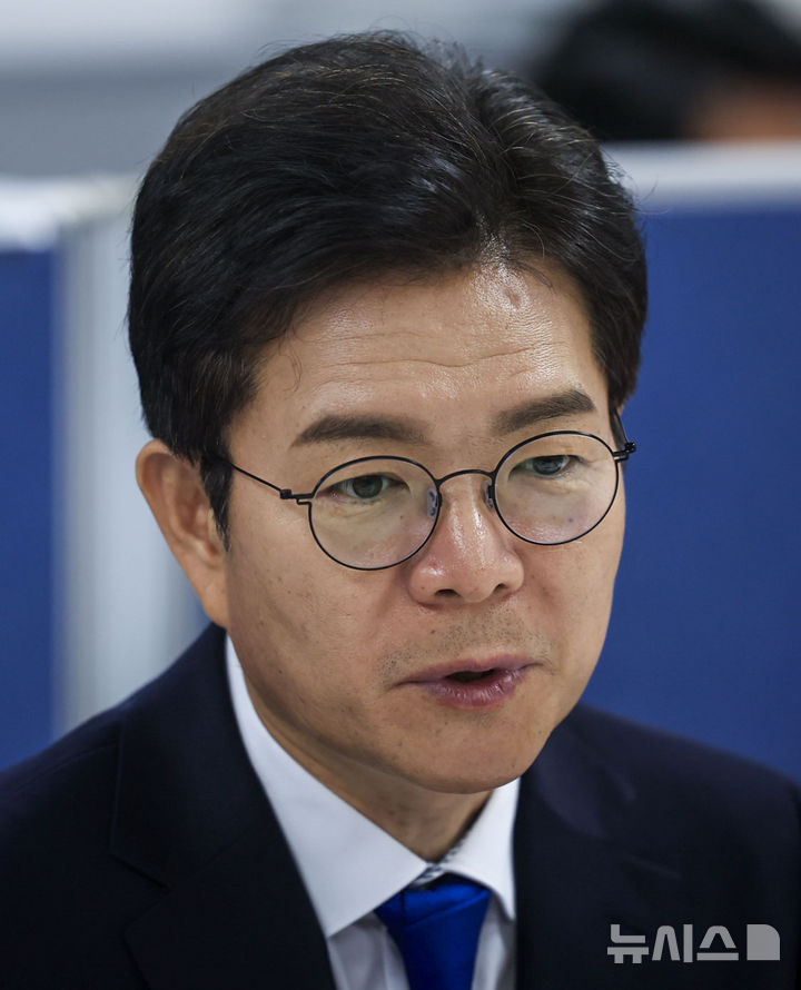 [서울=뉴시스] 정병혁 기자 = 정원오 더불어민주당 서울시장 후보가 19일 서울 양천구 목동6단지 재건축정비사업조합에서 열린 간담회에서 모두발언을 하고 있다. 2026.05.19. jhope@newsis.com