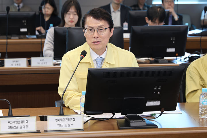 [세종=뉴시스]최원호 원자력안전위원회 위원장은 지난 19일 울산 울주군 새울원자력본부를 방문해 건설 중인 새울 4호기의 안전규제 현장을 점검했다.(사진=원안위 제공) *재판매 및 DB 금지