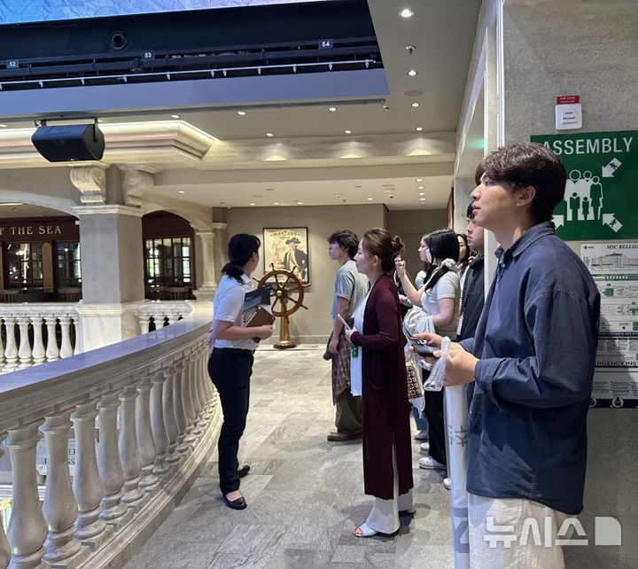 [제주=뉴시스] 제주대학교 학생 20명이 지난 19일 서귀포시 강정항에 입항한 대형 크루즈인 MSC 벨리시마호에 승선해 체험행사를 가졌다. (사진=제주도 제공) 2026.05.20. photo@newsis.com