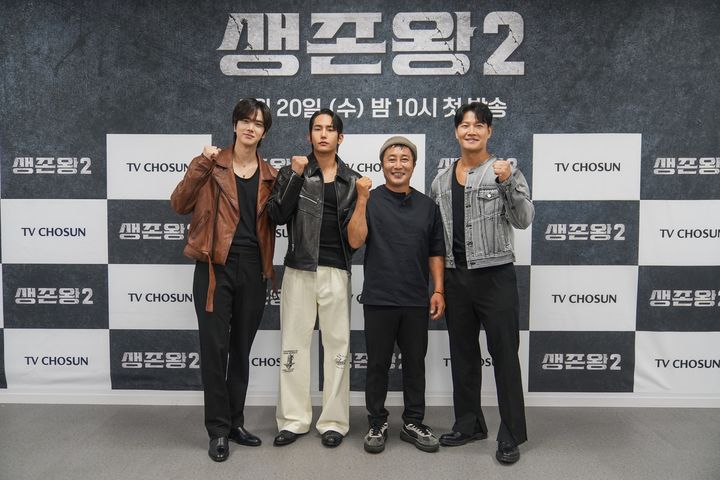 [서울=뉴시스] 20일 서울 금천구 TV조선 가산스튜디오에서 열린 '생존왕2' 기자간담회에서 김종국, 김병만, 육준서, 더보이즈 영훈이 포즈를 취하고 있다. (사진=TV조선 제공) 2026.05.20. photo@newsis.com *재판매 및 DB 금지