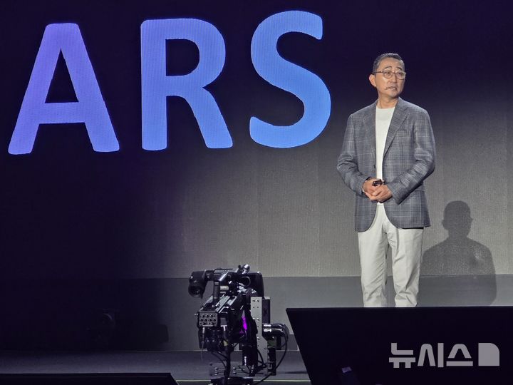 [서울=뉴시스]오동현 기자 = 함기호 아마존웹서비스(AWS) 코리아 대표가 20일 서울 코엑스에서 열린 'AWS 서밋 서울 2026'의 기조연설을 진행했다. 2026. 05. 20. odong85@newsis.com