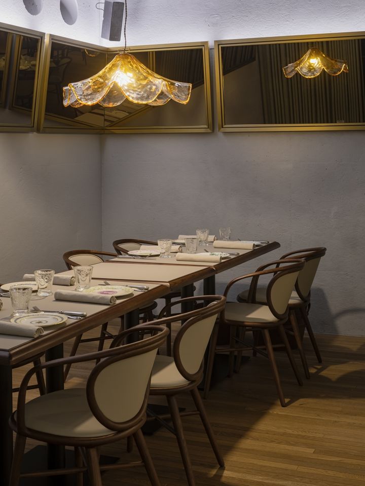 [서울=뉴시스] 브랜드 우영미(WOOYOUNGMI)가 세계적인 셰프 알랭 뒤카스(Alain Ducasse)와 협업한 레스토랑 '사피드 서울(Sapid Seoul)' (사진=사피드 서울 제공) 2026.05.20. photo@newsis.com *재판매 및 DB 금지