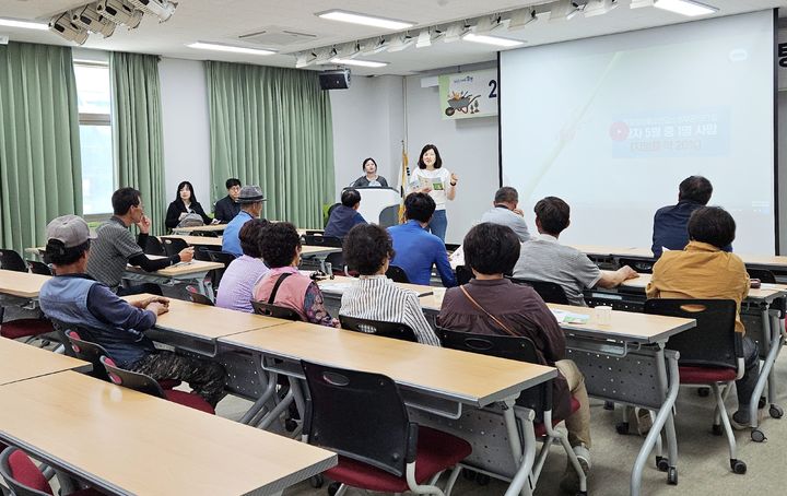 [함양=뉴시스] 경남 함양군 진드기 매개 감염병 예방 교육. (사진=함양군 제공) 2026.05.20. photo@newsis.com *재판매 및 DB 금지