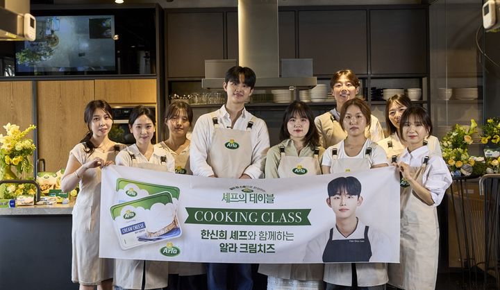 [서울=뉴시스] 매일유업은 덴마크 유제품 브랜드 '알라(Arla)'의 크림치즈를 활용한 쿠킹클래스를 진행했다.(사진=매일유업 제공) *재판매 및 DB 금지