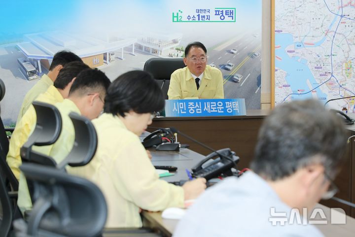 [평택=뉴시스] 경기 평택시 이성호 부시장이 '삼성전자 노사상황 대응 회의'를 주재하고 있는 모습 (사진=평택시 제공) 2026.05.20.photo@newsis.com 