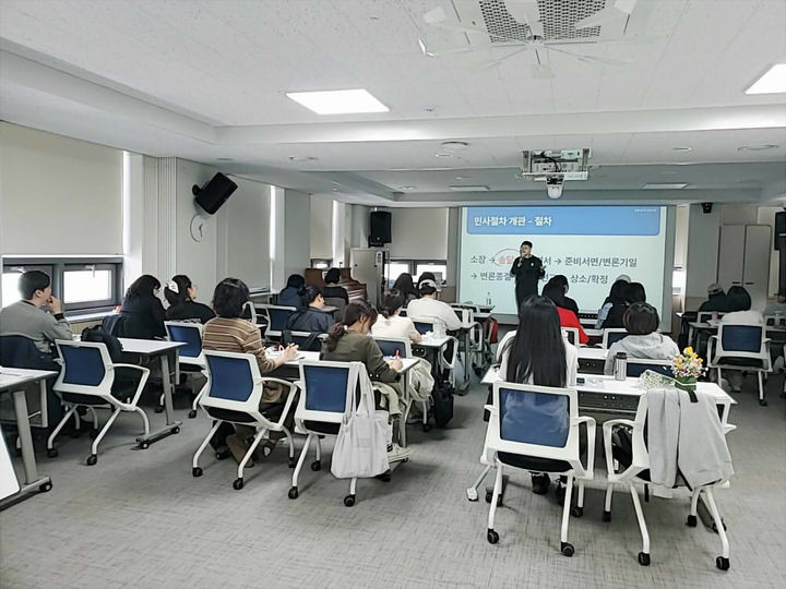 [서울=뉴시스]중장년 직업능력 개발 훈련 '서리풀 리걸 서포터즈'. (사진=서초구 제공) 2026.05.20. photo@newsis.com *재판매 및 DB 금지