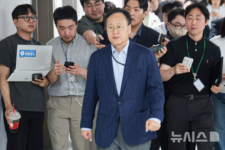 [세종=뉴시스] 강종민 기자 = 삼성전자 사측 대표교섭위원인 여명구 DS(반도체 부문) 피플팀장이 20일 세종시 정부세종청사 중앙노동위원회에서 열린 사후조정 회의에 참석하고 있다. (공동취재) 2026.05.20. photo@newsis.com