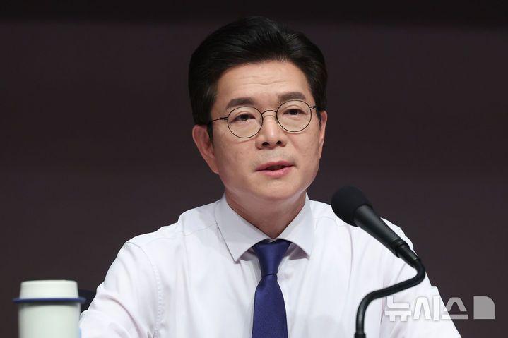 [서울=뉴시스] 권창회 기자 = 정원오 더불어민주당 서울시장 후보가 20일 서울 중구 프레스센터에서 열린 관훈토론회에서 패널 질의에 답하고 있다. 2026.05.20. kch0523@newsis.com