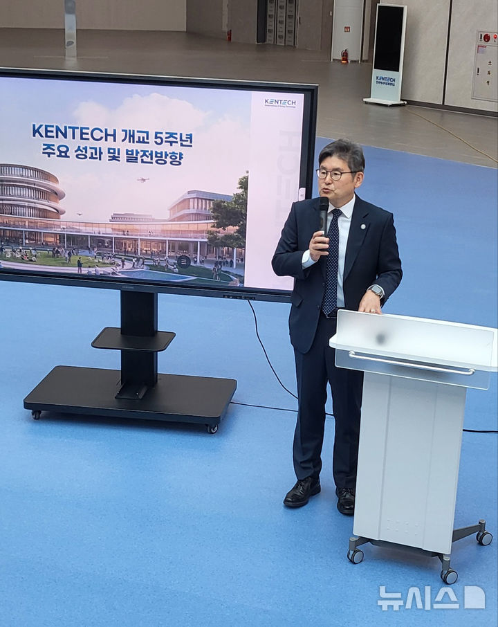 박진호 켄텍(부총장) 총장직무대행이 20일 개교 5주년 기념 행사 인사말을 하고 있다. 2026.05.20. lcw@newsis.com *재판매 및 DB 금지