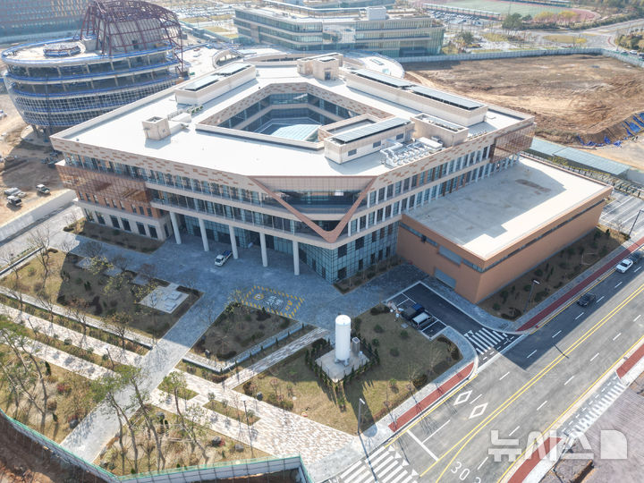 [나주=뉴시스] 2025년 11월 준공한 한국에너지공대(KENTECH·켄텍) 연구 1동 전경. (사진=켄텍 제공) 2026.05.20 photo@newsis.com