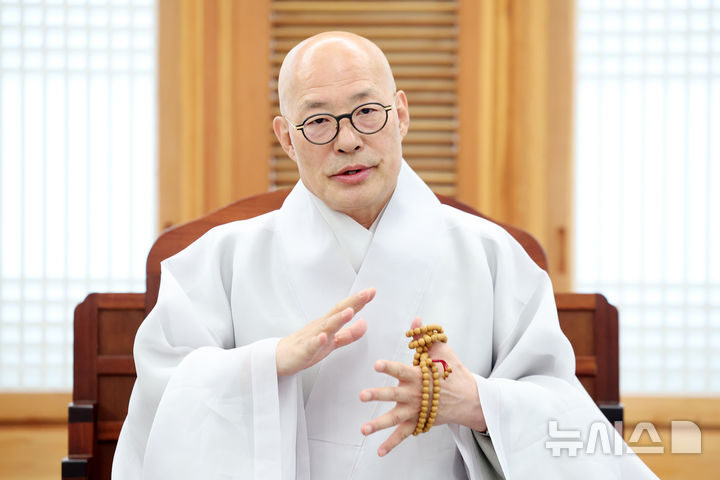[서울=뉴시스] 박진희 기자 = 대한불교조계종 총무원장 진우스님이 지난 11일 서울 종로구 한국불교역사문화기념관에서 뉴시스와 인터뷰 하고 있다. 2026.05.22. pak7130@newsis.com