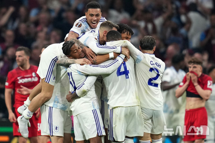 [이스탄불=AP/뉴시스] 2025~2026시즌 유럽축구연맹(UEFA) 유로파리그(UEL)에서 우승한 아스톤 빌라. 2026.05.21.