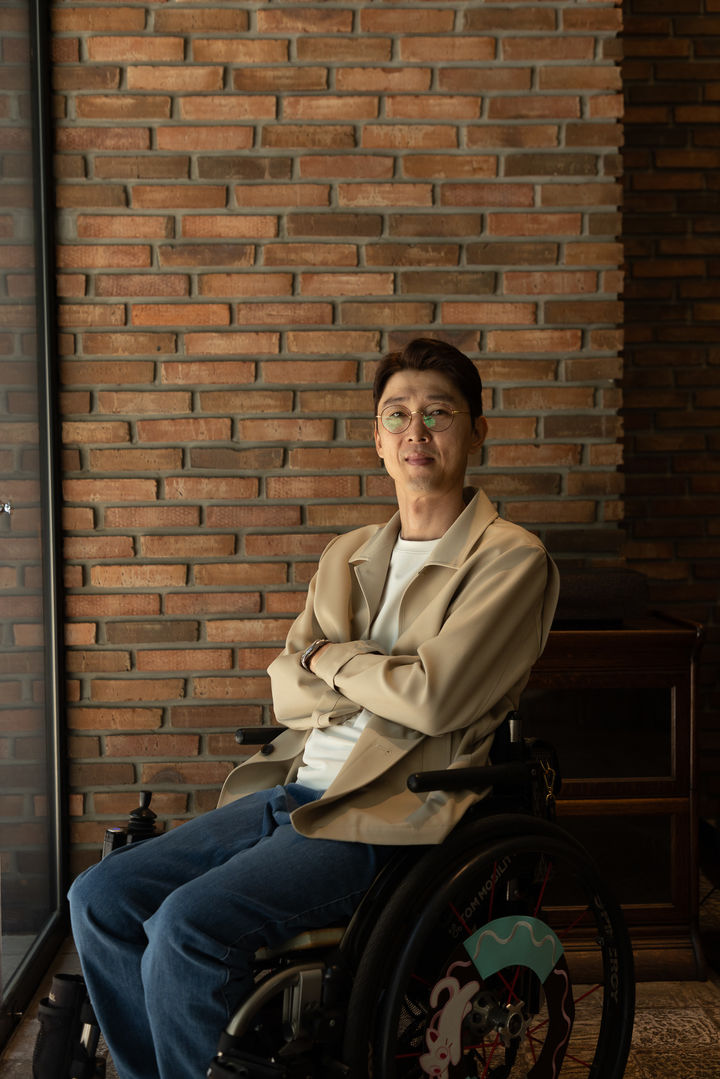 [서울=뉴시스] 삼성물산 패션부문 하티스트 제품 기부 수혜자 착용 모습. (사진=삼성물산 제공) *재판매 및 DB 금지