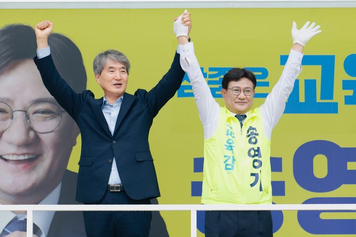 [창원=뉴시스]송영기 경남교육감 후보 출정식. 왼쪽은 전창현 전 경남교육청 교육활동보호담당관. (사진=송영기 경남교육감 후보 제공) 2026.05.21.photo@newsis.com *재판매 및 DB 금지
