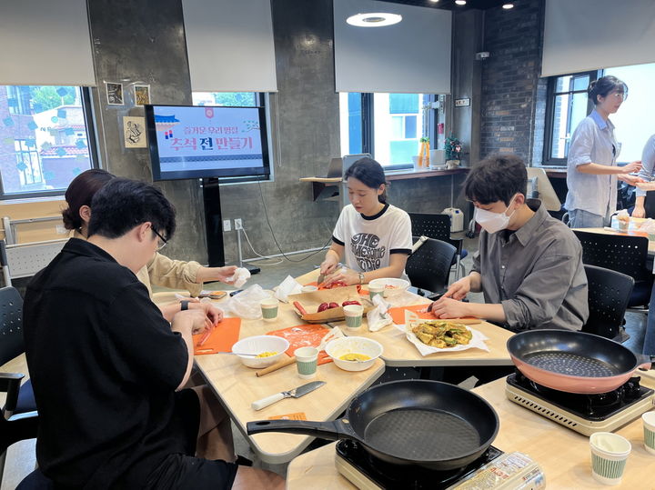 [서울=뉴시스]지난해 청년 1인가구 소셜다이닝 '건강한 밥상' 사진. (사진=금천구 제공) 2026.05.21. photo@newsis.com *재판매 및 DB 금지