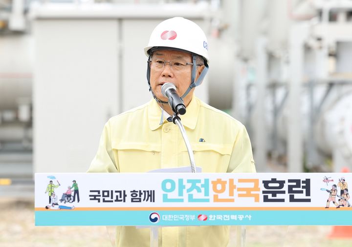 [세종=뉴시스]한국전력공사는 21일 경기 남양주시 미금변전소에서 한전 경기북부본부, 기후에너지환경부, 남양주시, 군부대, 소방, 경찰, 보건소, 의료기관 등 재난안전 관련기관과 합동으로 '2026년도 재난대응 안전한국훈련'을 실시했다고 밝혔다. (사진=한전 제공) 2026.05.21. photo@newsis.com *재판매 및 DB 금지