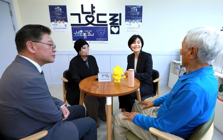 [세종=뉴시스]현수엽 보건복지부 제1차관이 21일 경기 화성 그냥드림 사업장을 방문해 운영 현황을 점검하고 현장의 목소리를 청취했다. (사진=보건복지부 제공) 2026.05.21. photo@newsis.com *재판매 및 DB 금지