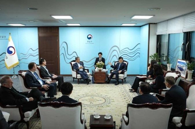 [서울=뉴시스] 정동영 통일부 장관이 21일 정부서울청사에서 미국 내 한반도 전문가들과 간담회를 진행하고 있다. (사진=통일부 제공) 2026.05.21. *재판매 및 DB 금지