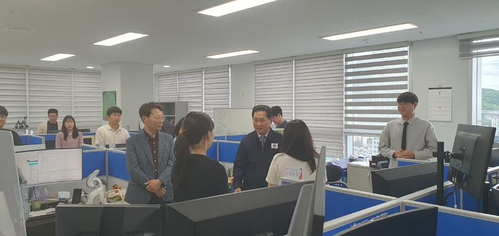 [서울=뉴시스] '모두의카드' 운영사 방문한 김용석 국토부 대광위원장 *재판매 및 DB 금지
