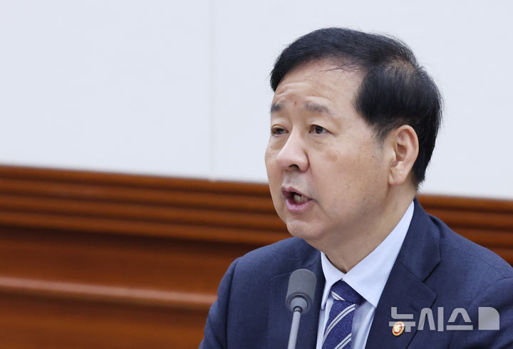[서울=뉴시스] 조수정 기자 = 구윤철 경제부총리 겸 재정경제부 장관이 21일 오전 서울 종로구 정부서울청사에서 민생물가 특별관리 TF 회의 겸 대외경제장관회의를 주재하고 있다. 2026.05.21. chocrystal@newsis.com