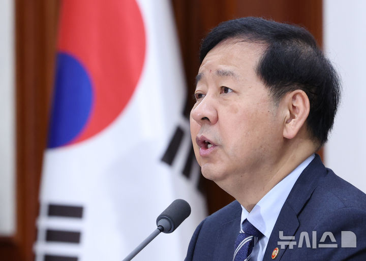 [서울=뉴시스] 조수정 기자 = 사진은 구윤철 경제부총리 겸 재정경제부 장관이 21일 오전 서울 종로구 정부서울청사에서 민생물가 특별관리 TF 회의 겸 대외경제장관회의를 주재하고 있는 모습. 2026.05.21. chocrystal@newsis.com