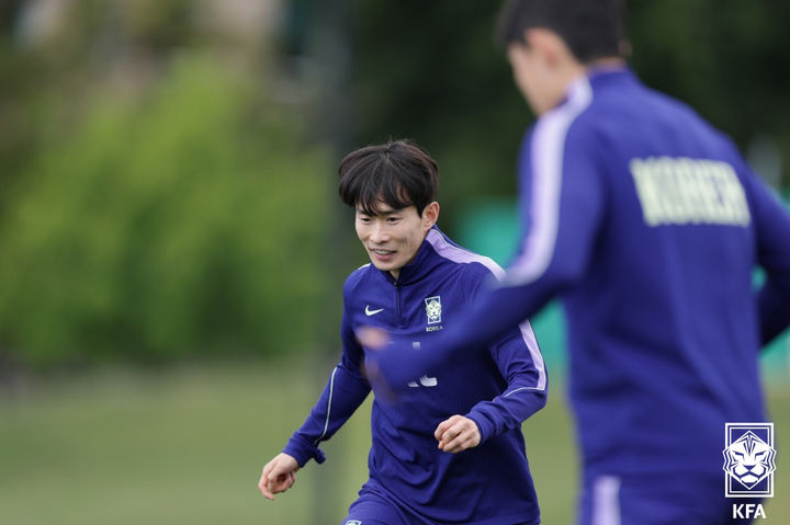 [서울=뉴시스] 2026 국제축구연맹(FIFA) 북중미 월드컵 사전훈련에 돌입한 축구대표팀 김문환이 20일(현지 시간) 미국 유타주 솔트레이크시티 유트사커필드에서 훈련하고 있다. (사진=대한축구협회 제공) 2026.05.21. photo@newsis.com *재판매 및 DB 금지