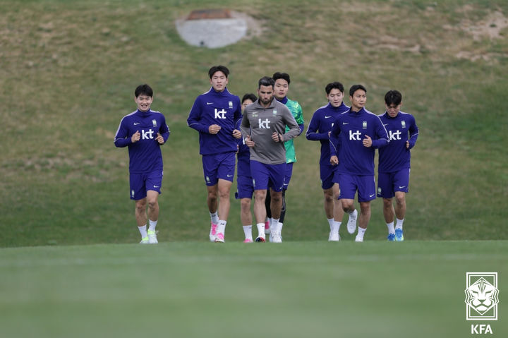 [서울=뉴시스] 2026 국제축구연맹(FIFA) 북중미 월드컵 사전훈련에 돌입한 축구대표팀이 20일(현지 시간) 미국 유타주 솔트레이크시티 유트사커필드에서 훈련하고 있다. (사진=대한축구협회 제공) 2026.05.21. photo@newsis.com *재판매 및 DB 금지