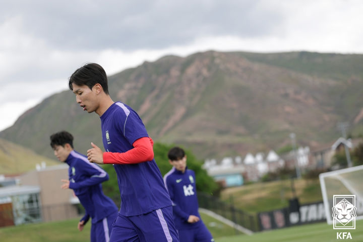 [서울=뉴시스] 2026 국제축구연맹(FIFA) 북중미 월드컵 사전훈련에 돌입한 축구대표팀 엄지성이 20일(현지 시간) 미국 유타주 솔트레이크시티 유트사커필드에서 훈련하고 있다. (사진=대한축구협회 제공) 2026.05.21. photo@newsis.com *재판매 및 DB 금지