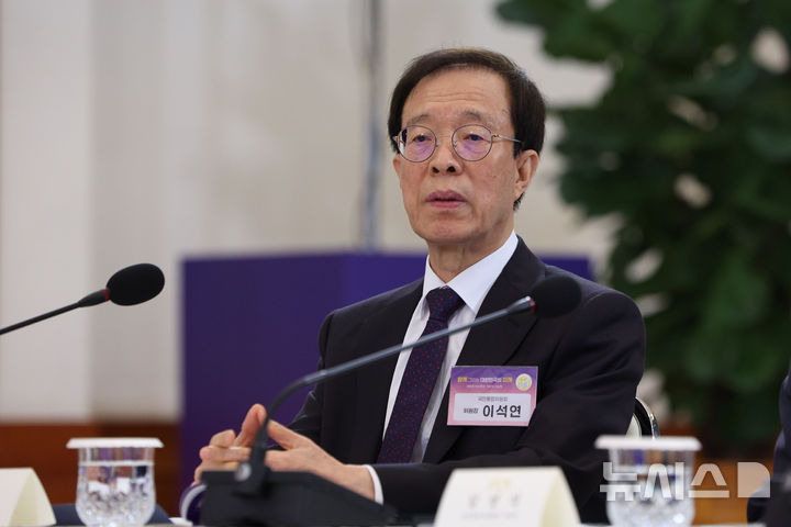 [서울=뉴시스] 고범준 기자 = 이석연 국민통합위원회 위원장이 21일 청와대에서 열린 대통령 소속 자문회의·위원회 간담회에 참석해 있다. 2026.05.21. bjko@newsis.com